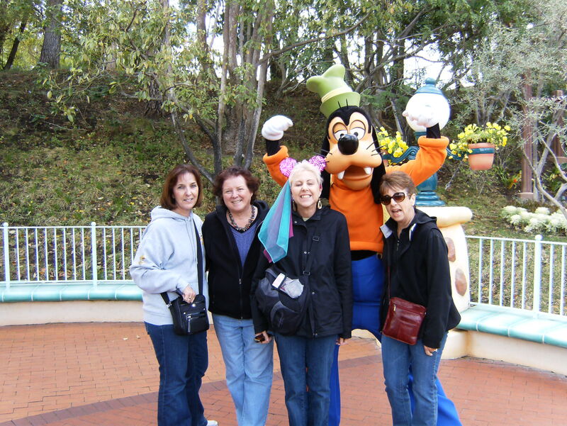 Goofy and Family with Andi Cercos, Travel Consultant 